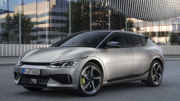 Друг модел на корейския концерн - Kia EV6 GT, спечели титлата в категория World Performance Car, получавайки повече гласове от новото поколение на Nissan Z и Toyota GR Corolla.