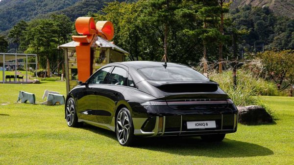 Втората победа в една от категориите за Hyundai Ioniq 6 e за дизайн на годината. До финала достигнаха още Land Rover Range Rover и Lucid Air.