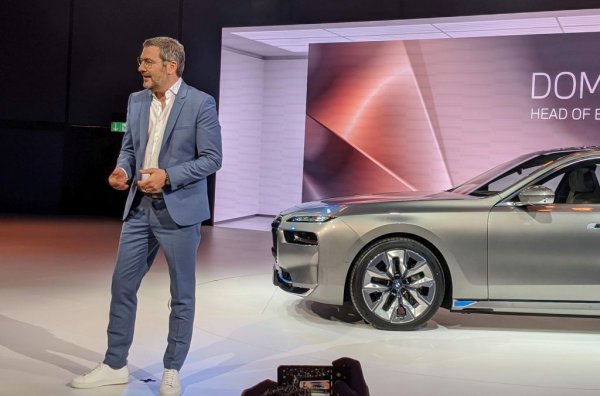 Както и при показания преди седмица фейслифт на BMW X7, дизайнът на новата Серия 7 ще събуди немалко спорове. Според главния дизайнер Домагой Дукец автомобилът предлага изчистена и динамична визия. Голямата предна решетка и отделните фарове и дневни светлини вероятно ще изискват привикване от традиционните фенове на BMW, но пък според хърватския дизайнер по-дръзките очертания ще се приемат добре на двата най-важни пазара за модела - Китай и САЩ. 
