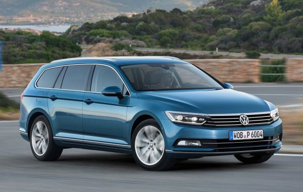 Част от причината, поради която ще откриете, че VW Passat Estate е толкова добър, е, че неговият багажник е колосален, превъзхождащ този на BMW 3-Series Touring. Дългият товарен отсек, когато задните седалки са сгънати плоски, означава, че никога повече не трябва да плащате за доставка от Ikea. Ниският под прави лесно товарене и разтоварване на товара и удобен достъп за семейното куче.

Има Passat Estate, който е идеален за пътувания на дълъг път и това е версията с 2,0-литров дизел, развиващ 150 к.с. За редки и по-къси марршрути най-добрият вариант е 1,5-литровият бензинов мотор със същата мощност. За града подходяща е plug-in хибридът GTE с 1,4-литров бензинов турбодвигател, комбиниран с електромотор със 113 к.с. само на ток тази версия изминава над 60 км само на електричество.
