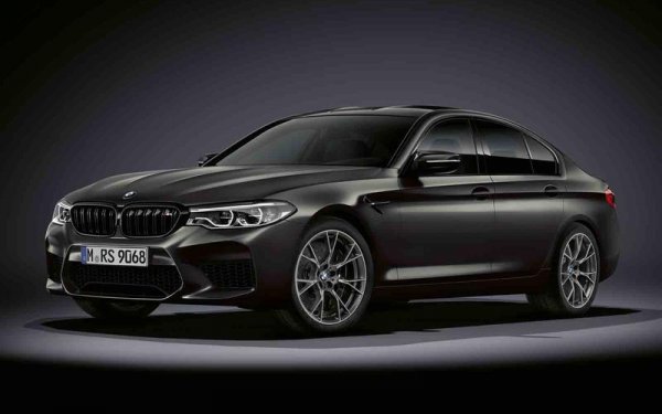 35-ата годишнина на М5 е отбелязана с тази специална версия, която е преработен M5 Competition, но двигателят е същият, както и окачването и задвижването 4х4. Производствената серия е едва от 350 коли, като промените са основно в дизайна, като тук влизат нов сив металик и 20-инчови лети джанти.