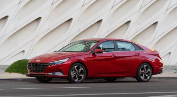 Задвижване - бензин, хибрид

Най-добри технологии - BlueLink infotainment, интернет AC/AA, използване на смартфона като ключ

Препоръчителна цена - 20 655 долара
