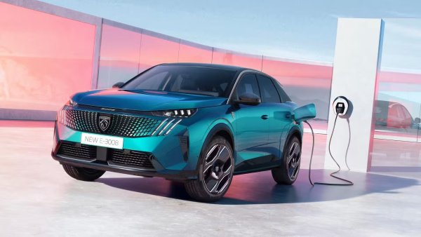 Френският производител е сред най-активните участници на автосалона в София, където ще представи общо 7 модела. Два от тях са премиери - новите 3008 (на снимката) и 5008, който ще се предагат и с електрическо задвижване. Това са и първите автомобили на Stellantis Group, които получават изцяло нов хибриден двигател със 136 к.с., способен да намали разхода на гориво с до 15 %.
