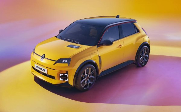 Новото Renault 5 E-electric ще дебютира на автосалона в София, като това става преди старта на продажбите му у нас. Електрическият модел е сред основните оръжия на френската марка за привличане на клиенти, като за това трябва да помогнат както атрактивния му външен вид, така и достъпна цена. Другата електрическа премиера на щанда на Renault e kd Scenic E-tech 
