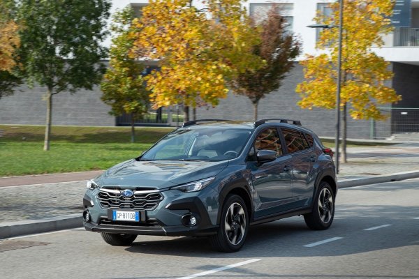 Премиерата на щанда на Subaru ще бъде новият Crosstrek, който запазва задвижването на всички колела 4х4 . Новият Crosstrek всъщност е четвърто поколение на модела Subaru XV, но сега идва с друго име за Европа. Crosstrek е комбинация от думите Crossover (кросоувър) - класът към който принадлежи модела и trekking (трекинг), което подсказва свободата и възможността с него да се отиде навсякъде. 
