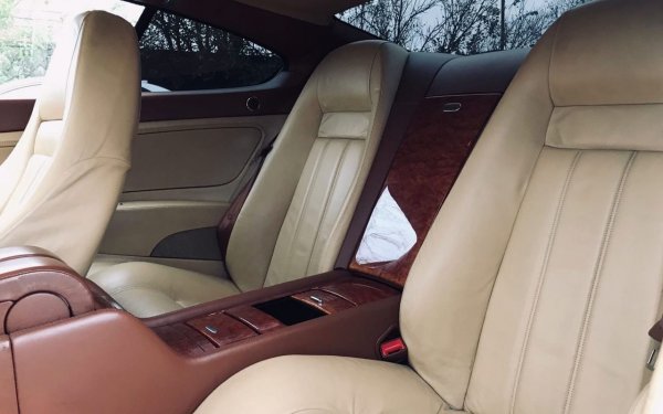 Купетата са много повече от кабриолетите, така че логично е изборът да падне върху тях. Както стана дума, в популярните в Европа сайтове на продажба на употребявани автомобили цените на този модел стартират от около 30 000 евро, като понякога пробегът може да бъде под 100 000 км. Последното звучи привлекателно, но ако някой си мисли, че и на тези коли не им се превъртя километража, много се лъже.