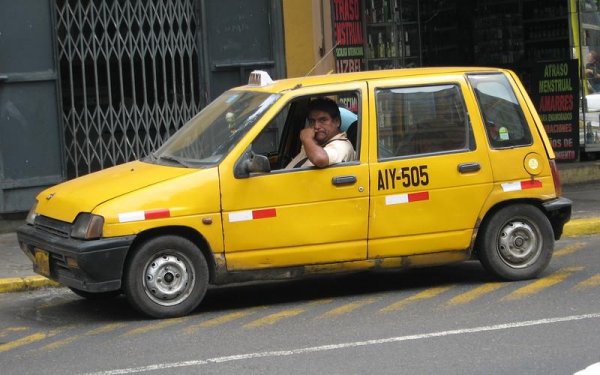 Изборът на Перу е много близък до този на България през 90-те години на миналия век. Нисък разход, достатъчно пространство на борда и жълт цвят, като последното е заемка от Щатите.
