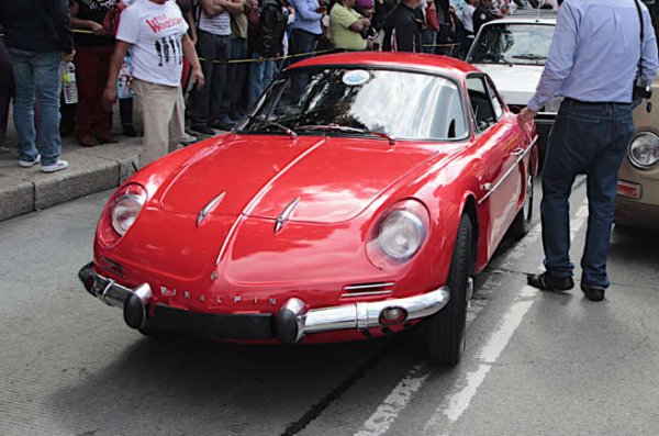 Подобно на A108 - Alpine A110 е произвеждан не само в Диеп, но и във фабрики, разположени далеч от френския град. Например, по лиценз в Испания го прави FASA. Фирма, която също произвежда Renault на местно ниво през втората половина на 20-ти век.

В Мексико компанията Diesel Nacional (DINA), известна с производството на камиони и автобуси, се отклонява от обичайната си политика и сглобява своя собствена версия на A110, наречена Dinalpin (на снимката).

На изток, в социалистическа България, местно конструираните A110 се продават като Bulgaralpines или Булгаралпин. Заводът в Ловеч също така прави седана Renault 8 и неговия малко по-дълъг, но механично идентичен еквивалент 10. Тя ги продава като Bulgarrenault (Булгаррено).
