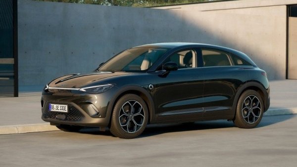 Най-големият модел в историята на марката е SUV-купе, което има или един двигател с мощност 260 к.с. и 343 Нм, или два, които развиват общо 422 к.с. и 543 Нм. Батериите са две - 49 или 66 кВт/ч, като в най-добрия случай пробегът е 455 км.
