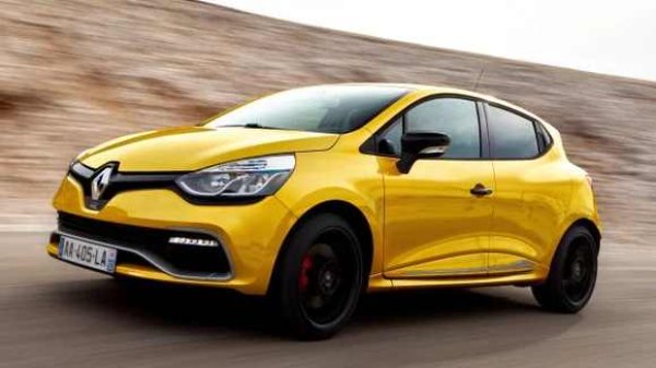 Рискът е доста ограничен и при 0.9 TCe, въпреки че е по-сложен. Този малък трицилиндров турбо двигател е сред най-надеждните по рода си, за разлика от 1.2 PureTech, използван предимно в Peugeot 208 и Citro&euml;n C3 . Този TCe също така има ангренажна верига, което опростява поддръжката, въпреки че са отчетени няколко редки случая на приплъзване или скъсването ѝ. Следователно, това е най-добрият избор по отношение на горивото, въпреки забележимия спад в ниските обороти и все още донякъде плахите показатели.

Спортният RS, разбира се, успява да избегне този последен недостатък благодарение на своя 1.6 Turbo двигател с 200 к.с. или дори 220 к.с. във версията Trophy. Той обаче е и значително по-скъп, а стандартната му трансмисия с двоен съединител EDC е известна с някои проблеми, както и при други версии, които имат тази трансмисия като опция.
