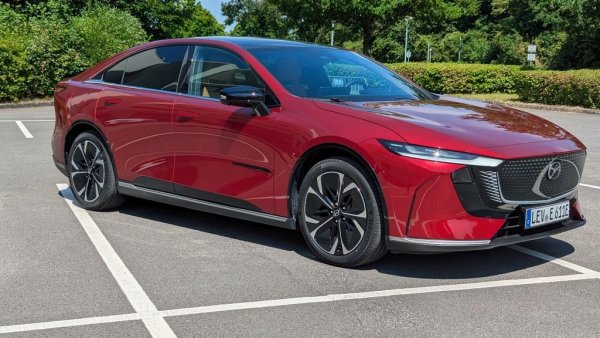 Електрическият наследник на Mazda 6, разработен от японците съвместно с китайския им партньор Changan, се радва на доста висок интерес след дебюта си миналото лято. 
