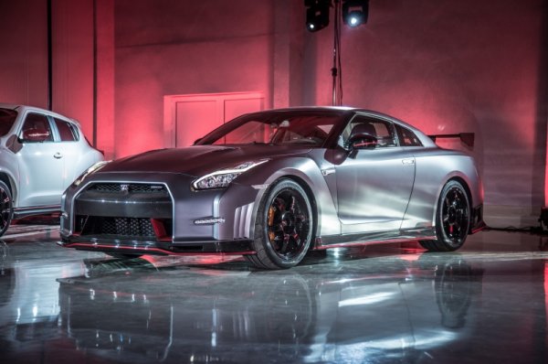 Три Nismo модела при премиерата им в България - Nissan GT-R Nismo, Nissan Juke Nismo RS и Nissan 370Z Nismo.  