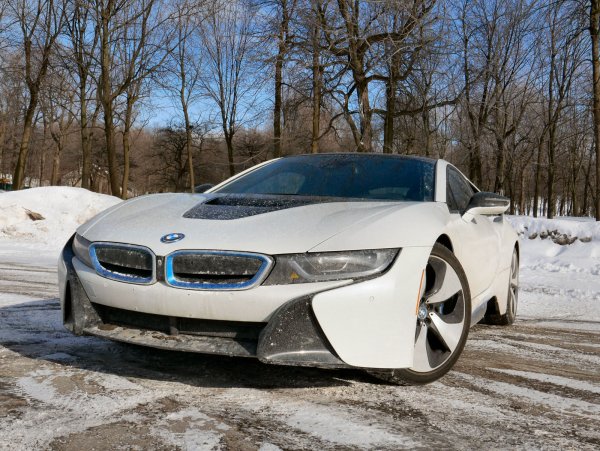 Хибридните модели не се активират с традиционен стартер, а със специален електромотор. Затова и проблем със стартирането на автомобила дори при ниски температури не съществува.