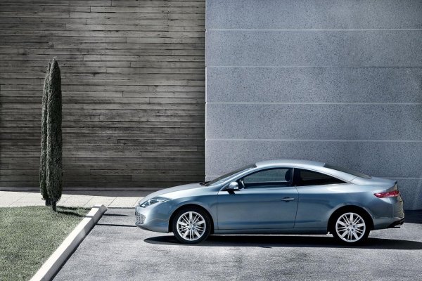 Renault Laguna Coupe 2012