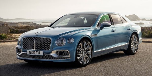 Bentley описва Flying Spur Mulliner като своя „луксозен връх“, което показва какво трябва да очакват клиентите на марката. Версията Mulliner по същество е още по-модерно и луксозно издание на водещия модел на марката - фантастичния Flying Spur.