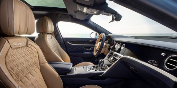 Интериорният дизайн на Bentley отдавна е сред най-добрите в автомобилната индустрия, но с този модел компанията наистина надминава себе си. Трудно е да си представим някой, който не би искал да се настани на тези кожени седалки.
