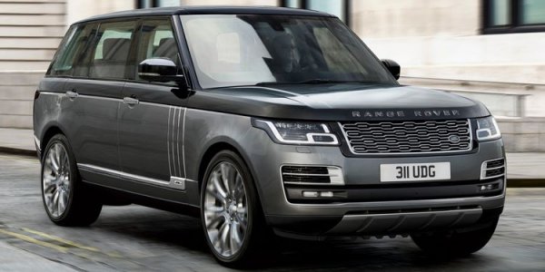 Повечето модели на Range Rovers са създадени с идеята собственикът да седи зад волана, но при SVAutobiography не е така. В случая истинският лукс е отзад - със свалени седалки и персонален екран. Разбира се, предната част също не е забравена, така че шофьорът няма как да се чувства пренебрегнат.