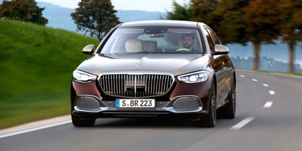 Mercedes-Benz S-Class е най-продаваният луксозен седан от няколко десетилетия, като новото поколение във версията Maybach го поставя на още по-високо ниво. Това е S-Class, но по-добра, тъй като предлага повече внимание към детайлите и по-скъпи материали. Това, съответно, означава и още по-висока цена.
