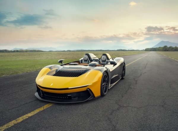 Първоначално представен през 2023 г., Pininfarina B95 е продължение на хиперавтомобила Battista на италианската дизайнерска къща. Той споделя много от основите на Battista, които от своя страна са заимствани от Rimac. Той е още по-ексклузивен от предшественика си, с произведени максимум 10 бройки и начална цена от около 4,7 милиона долара (4,4 милиона евро).

Купувачът  може да персонализира всичко - от цвета на вътрешните шевове до джантите. Няма два екземпляра на кола, които да си приличат 1 към 1. Но всички привличат тълпата дори в гама от други хиперколи. 

Докато други като Ferrari Monza SP2 и McLaren Elva са възприели същия стил, никой не се доближава до изходната мощност от 1900 конски сили на B95.
