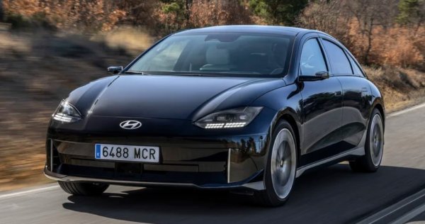 Бързото издигане на Hyundai от производител на бюджетни автомобили до иновативна компания беше забележително. Може да се каже, че няма кола, която да обобщава по-добре това от електрическия Ioniq 6. Той е на разумна цена, може да се похвали с конкурентен пробег и се чувства страхотно на пътя. 

Освен това не прилича на нито един Hyundai преди него. 
Ioniq 6 подкрепя уникалния си външен вид, като е едновременно практичен и добре оборудван. А твърдението му за пробег от 435 километра се оказа точно.

