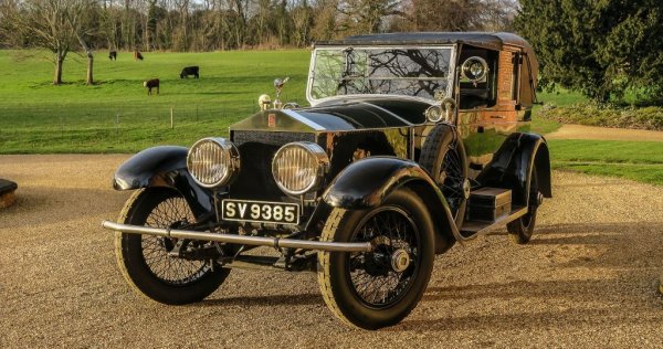 Наградата в клас D за ветерани се падна на този Rolls-Royce Silver Ghost от 1919 година - колата, която Миа Фароу кара в екранизацията на "Великият Гетсби" от 1974 (с Робърт Редфорд)
