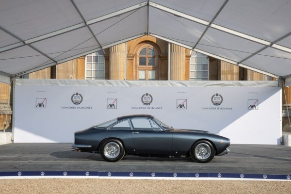 Dino 246 GTS, току-що излязло от продължила три години реставрация, спечели наградата в категорията следвоенни автомобили
 