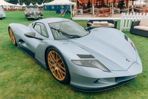 Европейски дебют за японския електрически хиперавтомобил Aspark Owl. Ускорението от 0 до 96 км/ч отнема едва 1.69 секунди, мощността от четирите електромотора е 2012 конски сили, а батериите стигат за 400 км пробег. Колата е висока едва 99 см
