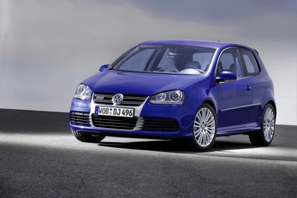 В следващото поколение бруталният R e запазен като флагманско изпълнение. Двигателят е получил допълнителни десет конски сили или общо 250. За пуристите и традиционалистите шестстепенната механична скоростна кутия остава на разположение.

За тези, уморени да работят с педала на съединителя и скоростния лост, а също така искащи не само комфорт, но и много бързо ускорение, се предлага DSG. Спринт до 100 км/ч - съответно 6,5 и 6,2 сек. Максимална скорост  електронно ограничена на 250 км/ч. Задвижването, както и преди, е на всички колела. Спирачната система е с предни дискове с диаметър 345 мм и задни с диаметър 310 мм.
