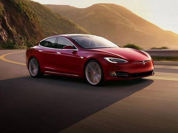 Тъй като Tesla е изключително специфична марка автомобили, можете да разчитате на помощ само в големите градски райони и по основните магистрали. Най-големият проблем си остава липсата на зарядни станции на много места. Компанията предлага услугата AAA Gold Plus, но това е скъпа услуга, която много собственици не могат да платят.
