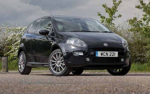 Спрямо 2019: 7+%

Тези 7% ръст могат да създадат измамна представа, но всъщност те са заслуга изцяло на лекотоварната гама на италианците. Леките автомобили на Fiat, върху които се фокусираме в тази статия, с бързо темпо губят интереса на българските купувачи - вероятно защото и предлагането намаля драстично с края на модели като Punto и Bravo. Punto си остава и най-търсената лека кола на Fiat у нас, независимо, че не се прави вече от осем години. Но почти половината от регистрациите на Fiat всъщност се падат на Ducato, Doblo и другите лекотоварни модели. 

Най-търсените модели:
Punto - 279
Fiat 500 - 175
Panda - 153
Tipo - 127
Sedici - 92
