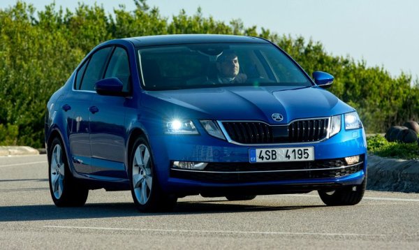 Спрямо 2019: +67%

Skoda е от малкото марки, които попадат сред най-търсените и при новите, и при употребяваните. А също и една от малкото, при която все още няма видимо пренасочване към SUV моделите - Octavia си остава най-търсена на старо, и то с огромен аванс. 

Най-търсените модели:
Octavia - 1410
Fabia - 543
Superb - 384
Yeti - 129
Roomster - 128

