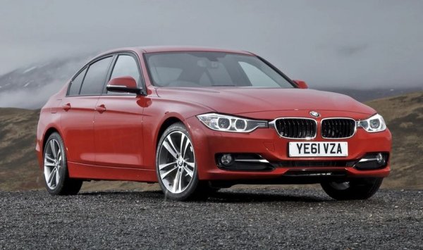 Спрямо 2019: +12%

И тук традиционните седани удържат позициите си, но регистрациите на SUV модели като X5 и X3 на практика са се удвоили спрямо 2019. Със 170 регистрации, i3 е вторият най-търсен електромобил в България, след Tesla Model 3. 

Най-търсените модели:
3 Series - 1953
5 Series - 1836
X5 - 841
X3 - 759
1 Series - 598

