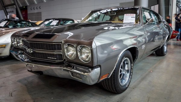 Друга от най-ранните автомобилни придобивки на Том е този muscle car с V8 двигател. SS означава Super Sport, а SS396 на Cruise развива 355 конски сили. Години по-късно, през 2012 г., Круз даде на SS главната роля в Jack Reacher. Chevelle бе популярен участник в сериите Nascar през 70-те, но към края на 80-те и началото на 90-те бе заменен от Chevrolet Lumina, в който героят на Круз - Коул Трикъл, пресече пръв финалната линия в Days Of Thunder.