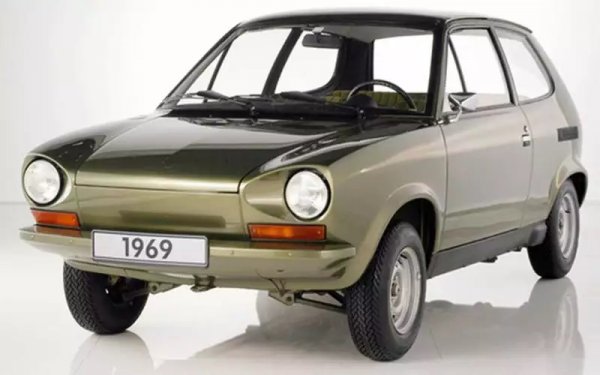 През 1969 стилистиката в автомобилите вече се е изменила осезаемо. VW следва модата, като създава прототип на хечбек - първа стъпка към бъдещия Golf. Но и на този концепт не е съдено да стигне до конвейера. 
