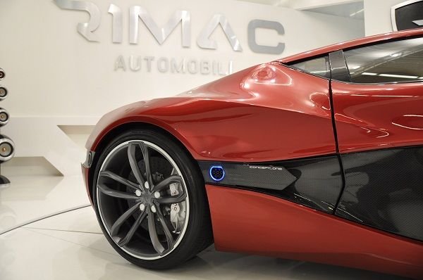 Франкфурт 2011 - Concept One - електрически суперавтомобил на хърватската компания Rimac, чийто интериор е изработен от българското тунинг ателие Вилнер. 