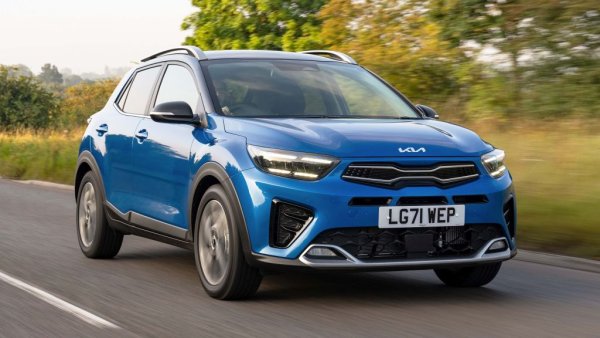 Стартовата цена е за автомобил с атмосферен 1.2i двигател, 84 конски сили мощност и 5-степенна ръчна скоростна кутия. Оборудван е с климатик, автоматични светлини, електрически стъкла, кожен волан, круиз контрол, 8-инчова мултимедия, 16-цолови алуминиеви джанти, рейки на покрива, парктроник и т. н. 
За 41 950 лева можете да имате автомобила с турбомотор, 100 коня мощност и 7-степенен автоматик. 

Цена през декември 2022: 35 990 лева
Цена при дебюта през 2018: 26 990 лева
