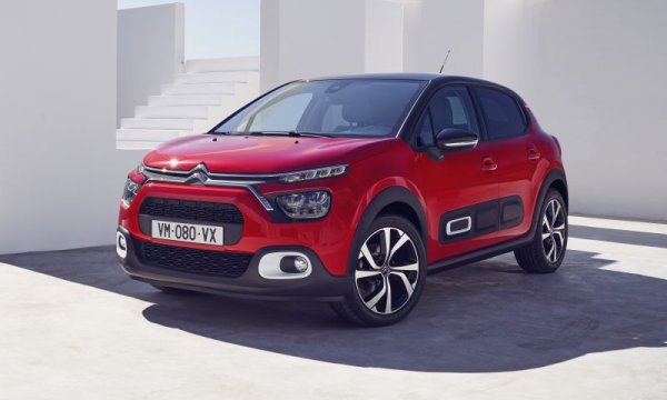 Ето още един автомобил, който е поевтинял спрямо миналата година - с внушителните 416 лева. За разлика от Corsa обаче, това тук си е намаление покрай задаващия се финал за сегашното поколение на модела. 
За 31 033 лева ще получите автомобил с N1 и ниво на оборудване Business, с 1.2-литров двигател, 83 коня мощност, климатик, предни електрически стъкла и електрически огледала, LED светлини и Blootooth свързаност. 

Цена през декември 2022: 31 449 лева
Цена през декември 2021: 27 501 лева
Цена през декември 2020: 24 320 лева
Цена през декември 2019: 21 108 лева 
Цена през декември 2018: 19 991 лева
