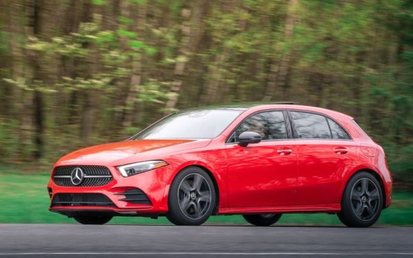 В Европа нещата за Mercedes изглеждат добре - само 5% спад на годишна база, което е доста под средното за пазара, и води до увеличаване на пазарния дял с цели четири десети до общо 5.6%. 

През 2018: 548,492 продажби, пазарен дял 5% 
