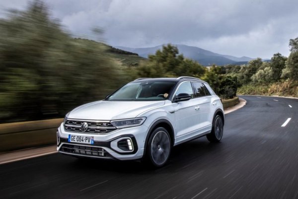 Очакванията, че Peugeot и Toyota могат да се възползват от затрудненията на VW и да атакуват първото място, засега съвсем не се сбъдват. Въпреки 19-те процента спад на годишна база, германският гигант уверено удържа лидерството, с пазарен дял от 10.9% (с един пункт по-нисък от миналата година по това време). 

През 2018: 1,270,967 продажби, пазарен дял 11.7%
