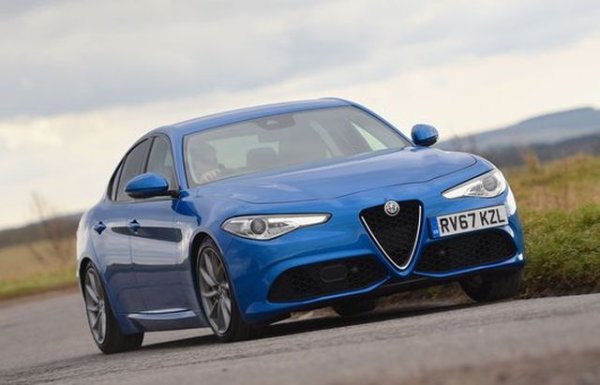 Малко представителни коли изглеждат толкова толкова добре, колкото  Alfa Romeo Giulia. Всъщност този автомобил е и много удобен, с твърда, но не прекалено возия, а в повечето версии и ще получите и много оборудване. Всички версии се предлагат с мощна, но ефективна гама от двигатели. А радостта от шофирането тук е голяма. Малко други коли от нашите топ 10 могат да съперничат на Giulia по този показател.  
