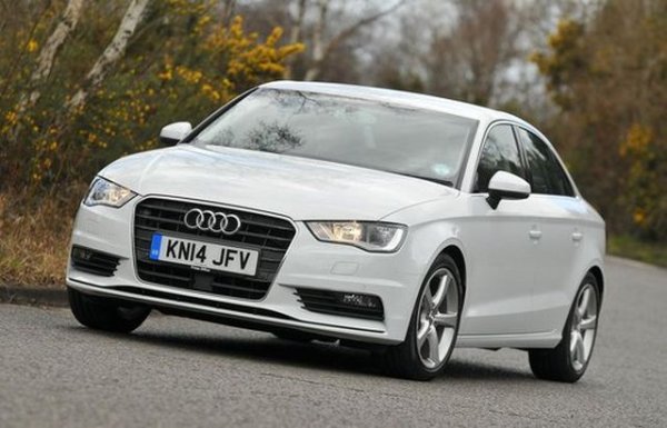 Той е доста малък в сравнение със своите конкуренти от тази класация и следователно има ограничено място в багажника и на задните седалки. Но фантастичната комбинация от комфорт, ефективност и пъргавина на Audi A3 може да направи така, че да си заслужава жертвата. И, разбира се, получавате същия страхотен интериор, както на по-големите модели на марката. Нещо повече, тези малки размери го правят една от най-лесните коли в нашия списък за шофиране и паркиране. 