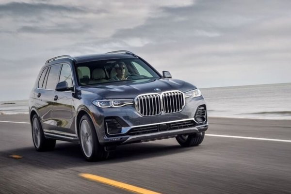 Най-големият SUV на баварците успя да си спечели солиден пазарен дял, макар да постъпи в продажба едва през второто тримесечие. Тук прави впечатление относително немалкият дял на бензиновите модели - 19 продадени от версията 40i и цели 8 от версията М50i. Все пак първенството е за най-мощния дизел, M50d, с общо 38 сделки.
