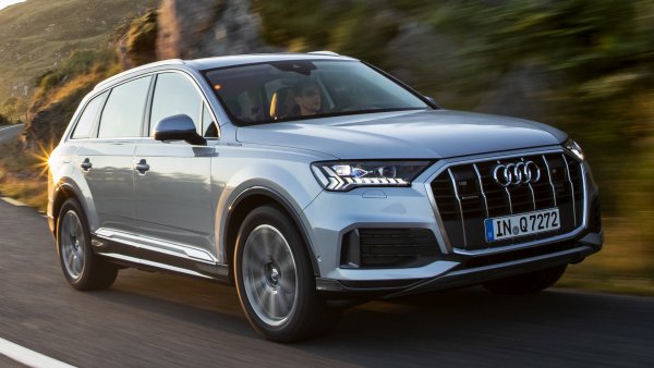 Огромната част от продажбите се падат на версията 50TDI quattro - общо 82 коли. В сметката се включват и шест SQ7, също дизелови. 
