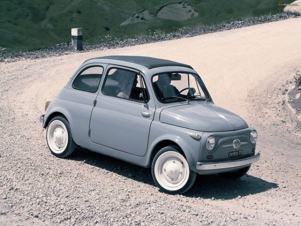 Дълъг само 2,97 метра, Fiat 500 от 1957 г. е брилянтният отговор на Данте Джакоза на необходимостта от моторизиране на Италия в пълен икономически бум. Двигателят му с въздушно охлаждане има малък обем - 479 куб.см, и само 13,5 к.с. 

Беше спартански, много шумен и бавен (едва достигаше 85 км/ч), но беше евтин и разнасяше италиански семейства наоколо, дотолкова, че се превърна в икона на стила и на марката „Произведено в Италия“.