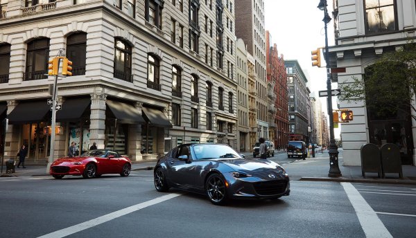 Година след година този автомобил от Япония се доказва като един от най-надеждните спортни модели на пазара. И един от най-невероятните по отношение на шофирането. Най-важното обаче е, че той струва от 26 900 долара, а годишната му поддръжка ще струва само 430 долара! 