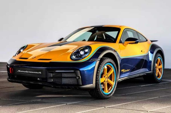 Отделът за персонализация на Sonderwunsch е проектирал последното от 2500-те купетата в духа на рали автомобил. Горната част на каросерията е боядисана в жълтия цвят Signalyellow, а долната - в тъмно синия Gentianbluemetallic, което е препратка към Porsche 953 за рали "Дакар" преди 40 години. Двата цвята са разделени от ивица в синия Lampedusablue, който е кръстен на името на вулканичен остров в Средиземно море и е създаден с участието на италиански клиент, поръчал модела.
