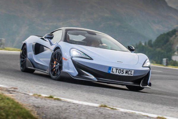 Този McLaren е една изкючително красива и хармонична кола, която ще ангажира цялото внимание на шофьора си. Тя се справя забележително както на пътя, така и на състезателното трасе. В нейната основата е фантастичният модел 570S, като става третият автомобил на McLaren Automotive, който влиза в семейството Longtail.

Мощността на двигателя е увеличена с 30 к.с., благодарение на модернизираната изпускателна система. Пружините са по-твърди, амортисьорите имат различни настройки, а агресивната каросерия генерира още по-голяма притискателна сила. Всичко това прави 600 LT по-бърз и по-впечатляващ от 570S.
