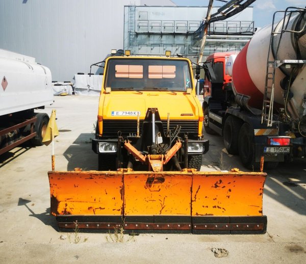 Описание: Специализиран автомобил Mercedes , модел Unimog 424. Година на производство - 1977, рег.№E7948KT, рама №42412110000335, двигател №35396210466764, мощност 91кВт, в движение. Върху вещта има предходни запори от ЧСИ.

Първоначална цена: 90 000 лева.
