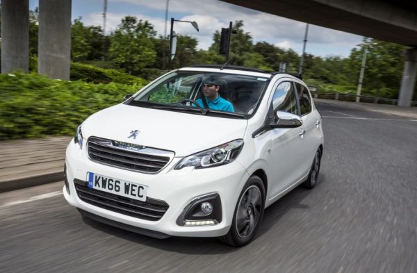 Цена като нов - 13 670 лири  
Цена след три години - 3 825 лири
Губите: 72.0%
Даже най-малките и достъпни като цена градски автомобилчета не са предпазени от бърза загуба на стойност. Сравнително богато оборудваното Peugeot - със задна камера, алуминиеви джанти и безключов достъп - е шампионът в сегмента в това отношение. 
