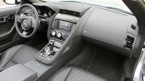 Силни страни - добро представяне, атрактивен стайлинг, много забавление за шофиране.

Слабости - неудобна информационно-развлекателна система, скъп е за работат и поддръжка.
